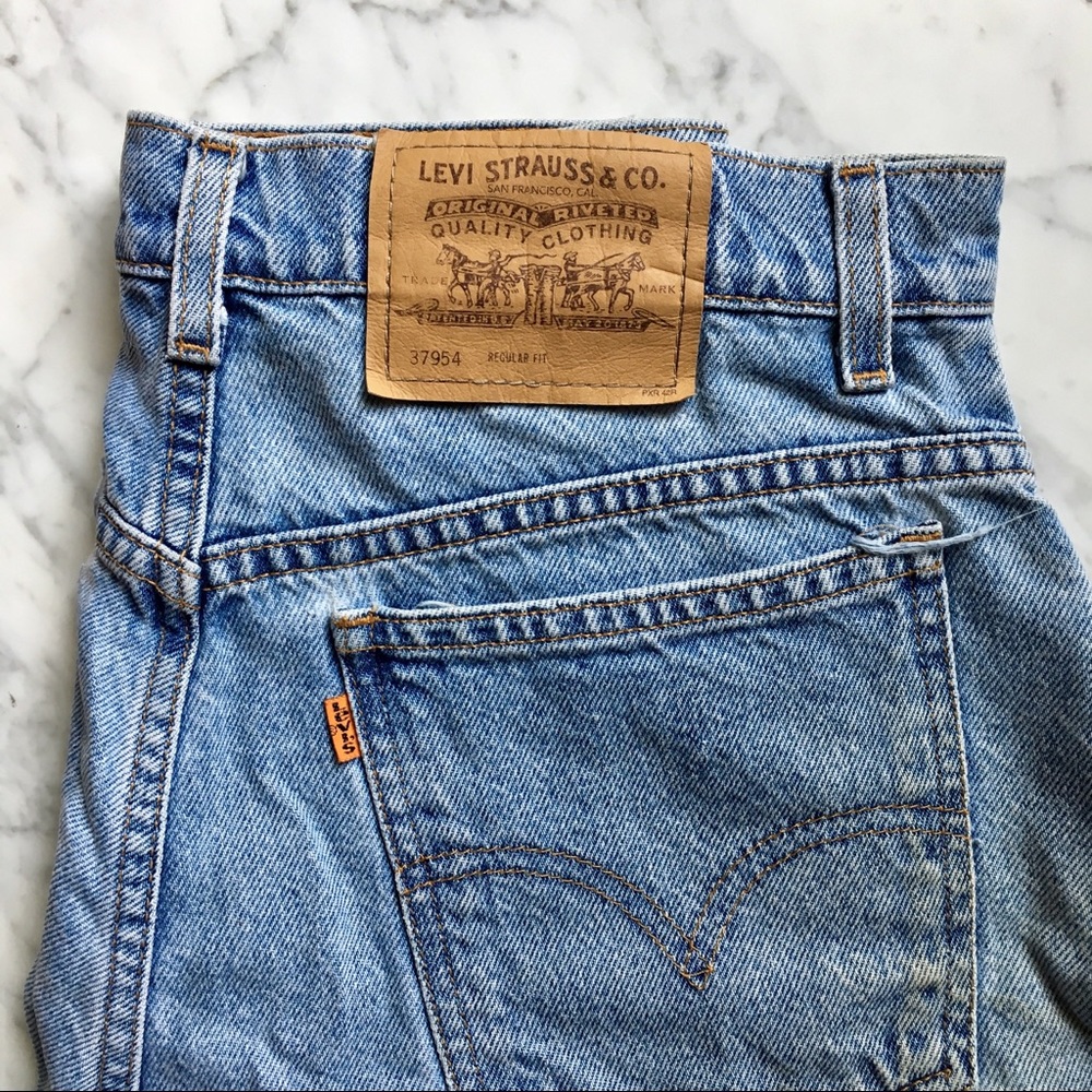 SOLD :: Vintage Levi’s Highwaisted Shorts - Picture 1 of 6